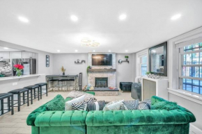 3 Bedroom Duplex w Large Backyard